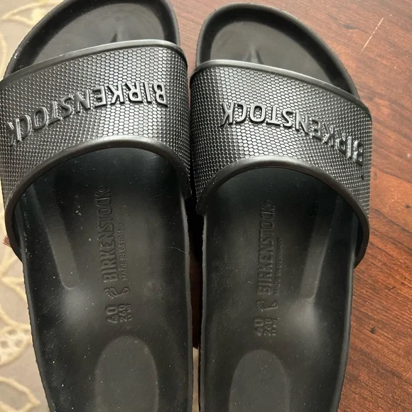 New w/o Box Birkenstock Barbados EVA
Black, Size 40, 9 women’s ,7.5 men’s. - Picture 5 of 5